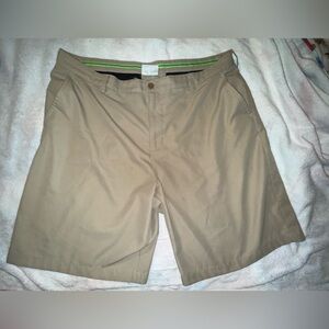 IZOD Golf Men’s Khaki Shorts Size 42W Performance Stretch Classic Fit Beige